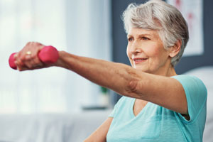 Older lady lifting a small wieght doing exercises