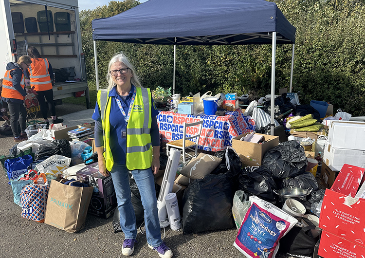 Recycling event at Kett's Park with RSPCA