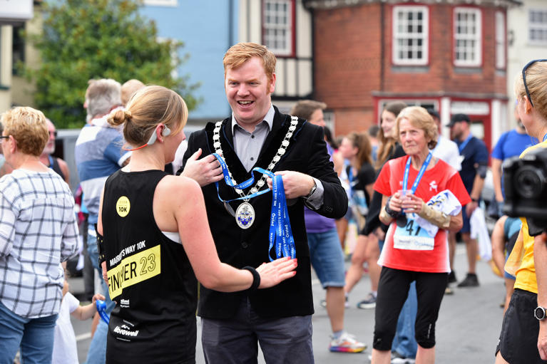 Photo of Chairman handing out medals at the end of the race